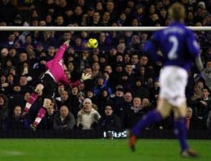 Kaleden kaleye inanılmaz gol!