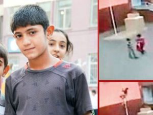 Bayrağı ağlayarak astım!