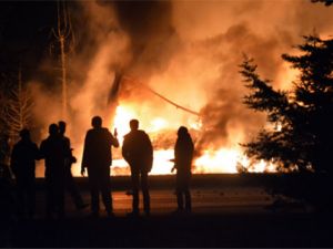 Kimyasal madde taşıyan TIR alev alev yandı!