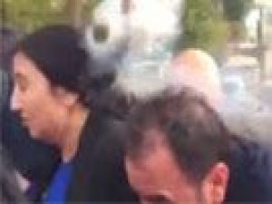 Figen Yüksekdağ'ın kafasına biber gazı fişeği isabet etti