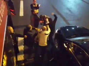 Saldırdığı şoförden dayak yiyince kendine geldi