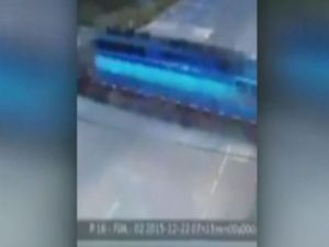 Tren otobüsü biçti: 4 ölü, 23 yaralı