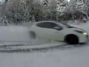 Buz üstünde ralli şov