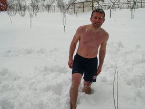 Bu da karda yüzen adam