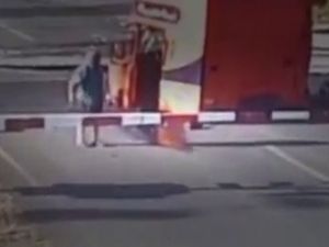 Korkunç kazadan inanılmaz kurtuluş!