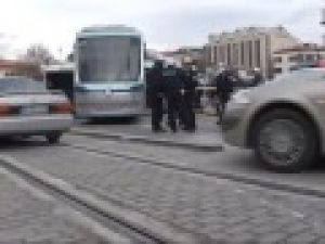 Tramvay raydan çıktı