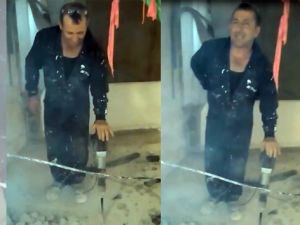 Bayburtlu vatandaşın hiltiyle halay çekmesi güldürdü