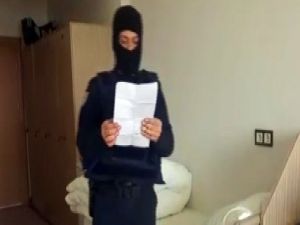 Çatışma bölgesindeki polisleri duygulandıran hediye