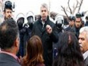 Polisten HDP'li gruba: 'Apo diye slogan attırmam yiyen varsa atsın'