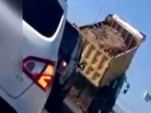 Tartıştığı sürücüden kaçmak isterken yola hafriyat döktü!