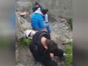 Bonzai içen gençlerin ibretlik görüntüsü