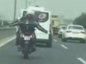 Otoyolda tehlikeli şov!