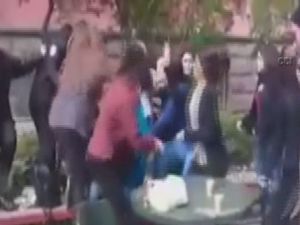 Tacizci gence kadın dayağı