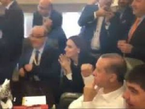 Milli maçı izleyen Cumhurbaşkanı Erdoğan'ın gol sevinci