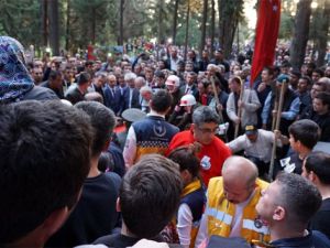 CHP milletvekiline şehit cenazesinde yumruk