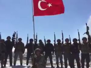 Güvenlik güçleri, Türk bayrağı altında Yüksekova'yı marşla inletti