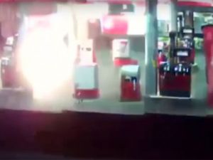 Akaryakıt istasyonunda inanılmaz olay