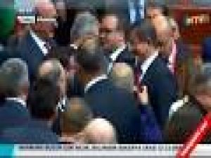 Deniz Baykal Davutoğlunu konuşmasından dolayı tebrik etti.