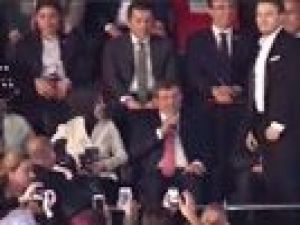 Başbakan Davutoğlu ilahi söyledi