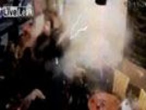 Paris bombacısının kendini patlattığı anın görüntüleri