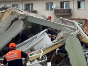 Çanakkale'de 5 katlı apartman çöktü