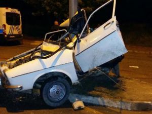 Otomobil ikiye bölündü: 1 ölü, 4 yaralı