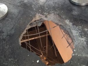 Patlamanın şiddetiyle beton delindi