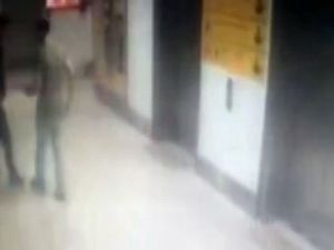 Atatürk Havalimanı'na saldıran canlı bomba polis memurunu böyle vurdu