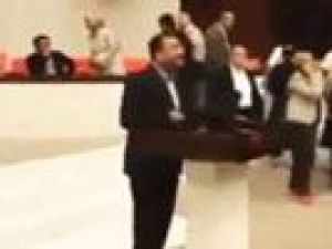 Bekir Bozdağ darbe gecesi Meclis'ten darbecilere meydan okudu