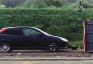 Saatte 193 kilometre ile duvara çarpmak