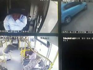 İstanbul'da halk otobüsüne silahlı saldırı kamerada