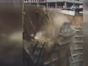 Başakşehir'de dev istinat duvarı çöktü