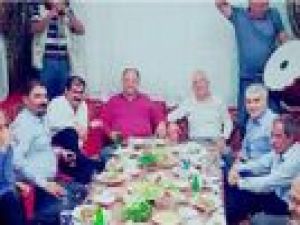 Böyle olur CHP'nin sınır denetimi! Davullu, zurnalı, rakılı...