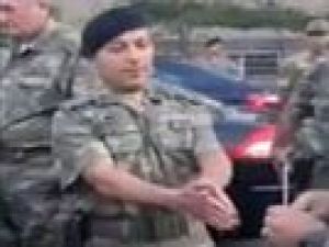 Darbeci albaya tokat gibi cevap