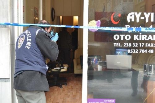 Galerici işyerinde ölü bulundu