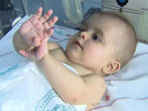 Hastanede 12 aydır nakil bekliyor.
