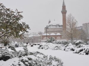İç Anadolu'da kar yağışı etkili oluyor