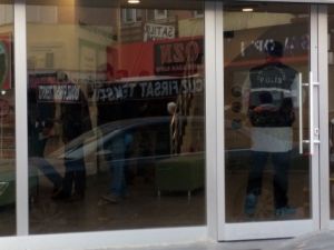 İstanbul'da sıcak saatler! Uzun namlulu silahlarla bastılar!