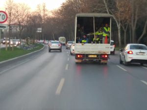 Lale değil işçi taşıyor