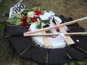 Kayseri’de şehit cenazesinde CHP çelengini parçaladılar