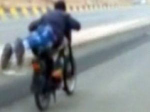 Motosikletle tehlikeli yolculuk