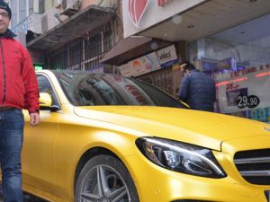 Lüks taksiler görenleri şaşırtıyor