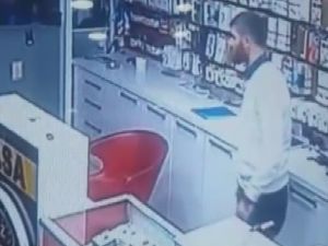 Çalıştığı iş yerini böyle soydu