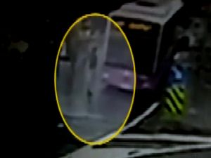 İETT otobüsün ünlü spikere çarpma anı kamerada