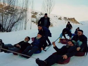 Dedeler leğenlerle kaydı: Kahkaha garantili