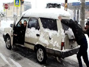 Samsun'da sürücülerin karla zorlu imtihanı