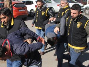 Kasaptan 800 kilo sucuk, 350 kilo et çalıp mangal yaptılar