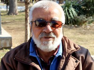 Hacca gitmek için ayakkabı boyuyor