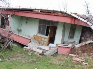 Samsun’da heyelandan 5 ev yıkıldı, 40 ev hasar gördü