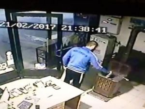 Sakarya'da benzinle sobayı yakmaya çalışırken kendini yaktı